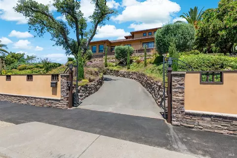 Exterior - 178 Westgate Dr, Napa, CA 94558 photo 2 of 11