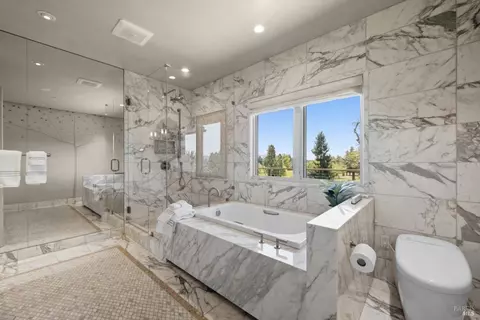 Bath - 178 Westgate Dr, Napa, CA 94558 photo 2 of 2