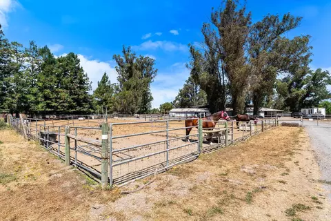 Exterior - 365 E Railroad Ave, Cotati, CA 94931 photo 9 of 22