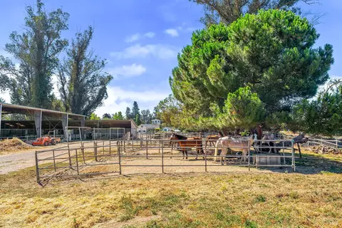 Exterior - 365 E Railroad Ave, Cotati, CA 94931 photo 5 of 22