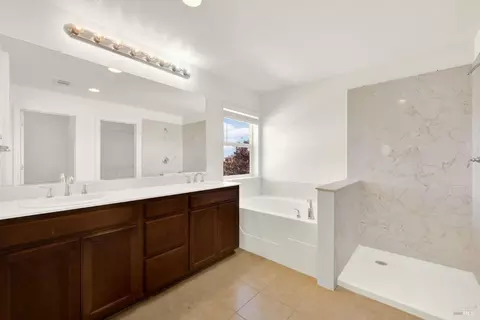 Bath - 342 Tilden Cir, Vacaville, CA 95688 photo 2 of 6