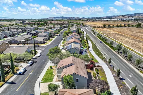 View/Area - 342 Tilden Cir, Vacaville, CA 95688 photo 3 of 10