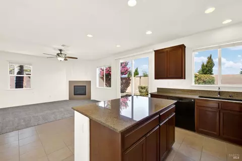 Living - 342 Tilden Cir, Vacaville, CA 95688 photo 3 of 7
