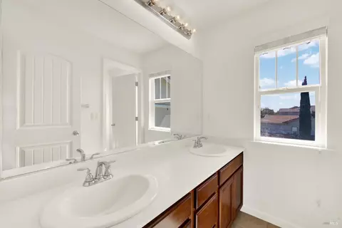 Bath - 342 Tilden Cir, Vacaville, CA 95688 photo 5 of 6