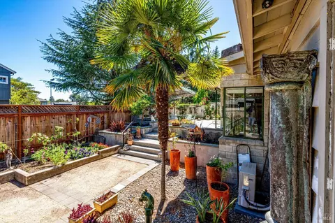 Exterior - 1537 Ora Dr, Napa, CA 94559 photo 11 of 33