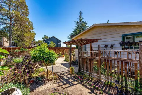 Exterior - 1537 Ora Dr, Napa, CA 94559 photo 26 of 33