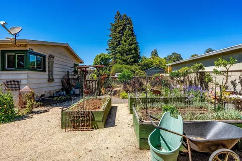Exterior - 1537 Ora Dr, Napa, CA 94559 photo 24 of 33