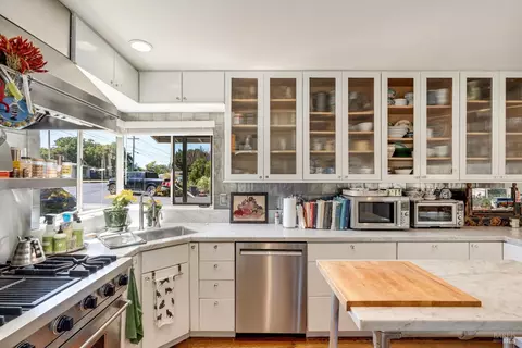 Kitchen - 1537 Ora Dr, Napa, CA 94559 photo 5 of 7