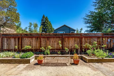 Exterior - 1537 Ora Dr, Napa, CA 94559 photo 23 of 33