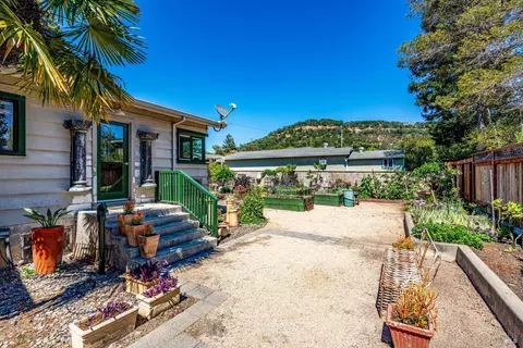 Exterior - 1537 Ora Dr, Napa, CA 94559 photo 8 of 33