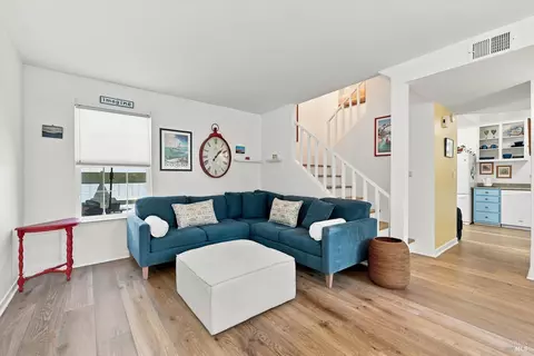Living - 8365 Windmill Farms Dr, Cotati, CA 94931 photo 2 of 3