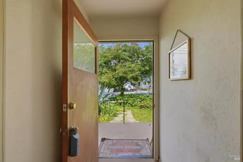 Entry Way - 1614 Russell St, Berkeley, CA 94703 photo 2 of 7