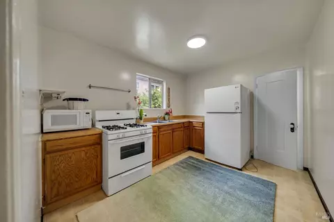 Kitchen - 1614 Russell St, Berkeley, CA 94703 photo 2 of 3
