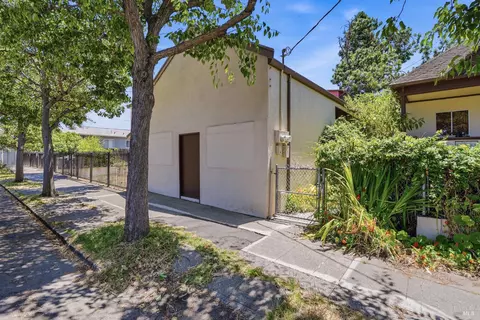 Exterior - 1614 Russell St, Berkeley, CA 94703 photo 14 of 16
