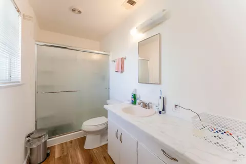 Bath - 119 Doolan Dr, Ukiah, CA 95482 photo 3 of 3