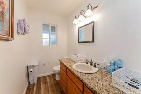 Bath - 119 Doolan Dr, Ukiah, CA 95482 photo 1 of 3