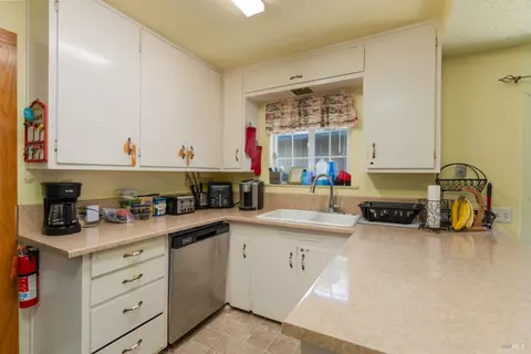 Kitchen - 119 Doolan Dr, Ukiah, CA 95482 photo 1 of 3