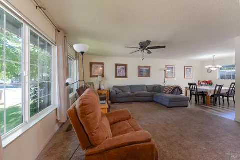 Living - 119 Doolan Dr, Ukiah, CA 95482 photo 1 of 1