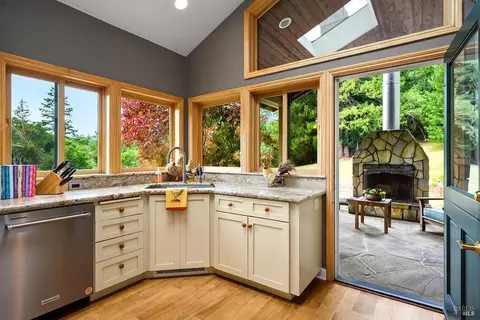 Kitchen - 2585 Marra Rd, Occidental, CA 95465 photo 3 of 4