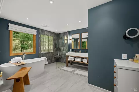 Bath - 2585 Marra Rd, Occidental, CA 95465 photo 2 of 7