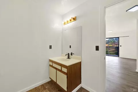 Bath - 143 Creekview Dr, Vallejo, CA 94591 photo 3 of 4