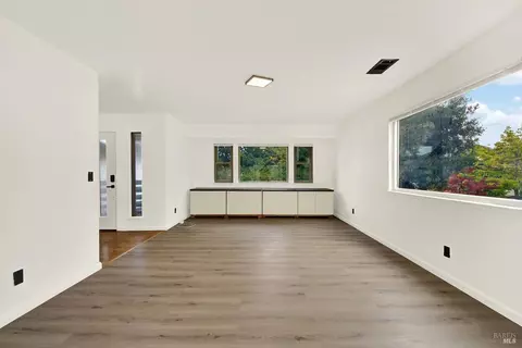 Living - 143 Creekview Dr, Vallejo, CA 94591 photo 7 of 9