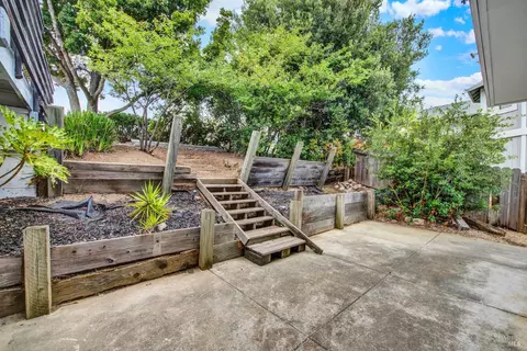 Exterior - 143 Creekview Dr, Vallejo, CA 94591 photo 2 of 13