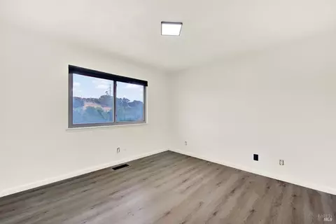 Bedroom - 143 Creekview Dr, Vallejo, CA 94591 photo 3 of 5