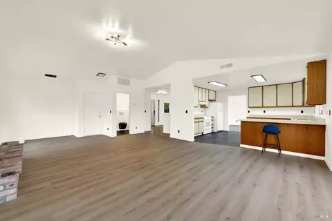Living - 143 Creekview Dr, Vallejo, CA 94591 photo 3 of 9