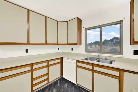 Kitchen - 143 Creekview Dr, Vallejo, CA 94591 photo 4 of 4