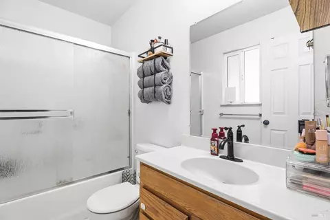 Bath - 1440 Harrah Pl, Willits, CA 95490 photo 2 of 2