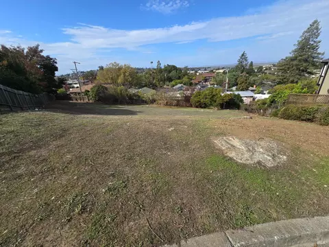 161 Serra Dr, Vallejo, CA 94590 photo 1