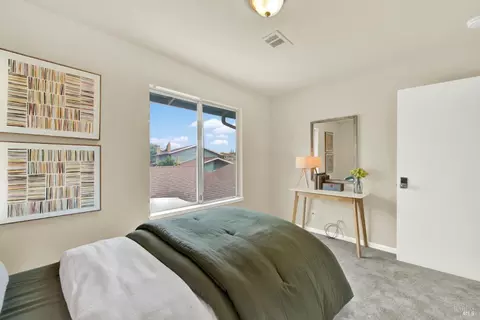 Bedroom - 2819 Sundown Cir, Fairfield, CA 94533 photo 10 of 12