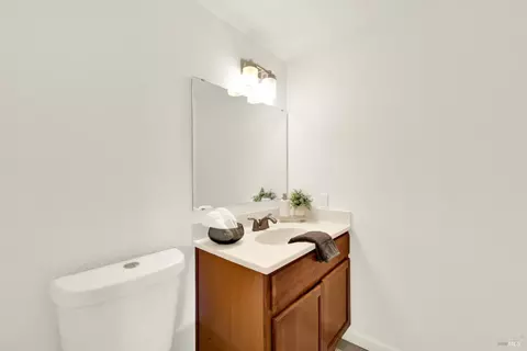 Bath - 2819 Sundown Cir, Fairfield, CA 94533 photo 1 of 5