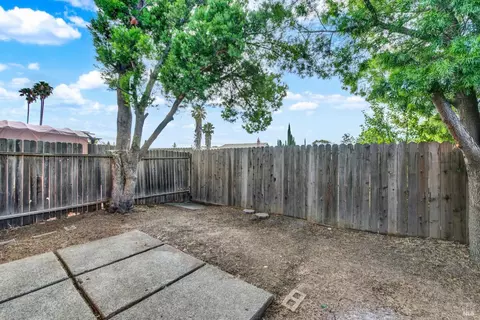 Exterior - 2819 Sundown Cir, Fairfield, CA 94533 photo 8 of 9