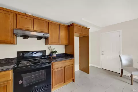 Kitchen - 2819 Sundown Cir, Fairfield, CA 94533 photo 5 of 8