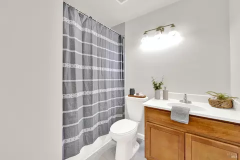 Bath - 2819 Sundown Cir, Fairfield, CA 94533 photo 5 of 5