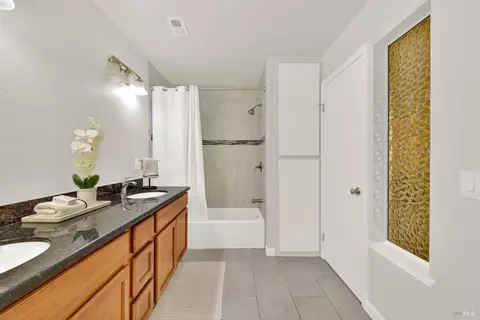 Bath - 2819 Sundown Cir, Fairfield, CA 94533 photo 4 of 5