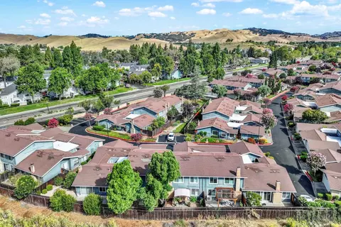 View/Area - 2819 Sundown Cir, Fairfield, CA 94533 photo 15 of 17