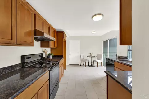 Kitchen - 2819 Sundown Cir, Fairfield, CA 94533 photo 3 of 8