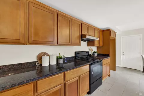 Kitchen - 2819 Sundown Cir, Fairfield, CA 94533 photo 2 of 8