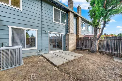 Exterior - 2819 Sundown Cir, Fairfield, CA 94533 photo 6 of 9