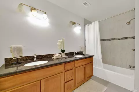 Bath - 2819 Sundown Cir, Fairfield, CA 94533 photo 3 of 5