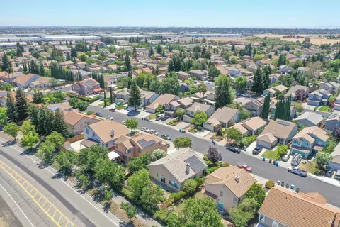 View/Area - 613 Edenderry Dr, Vacaville, CA 95688 photo 4 of 5