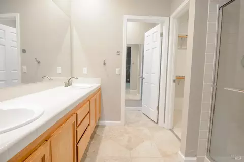 Bath - 613 Edenderry Dr, Vacaville, CA 95688 photo 2 of 2
