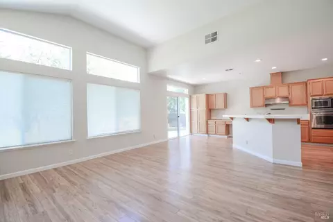 Living - 613 Edenderry Dr, Vacaville, CA 95688 photo 7 of 8