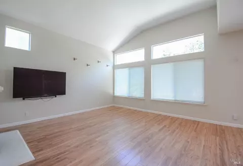 Living - 613 Edenderry Dr, Vacaville, CA 95688 photo 5 of 8