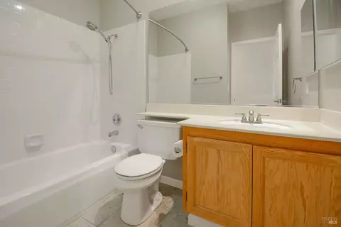 Bath - 613 Edenderry Dr, Vacaville, CA 95688 photo 1 of 2