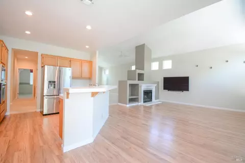 Living - 613 Edenderry Dr, Vacaville, CA 95688 photo 8 of 8