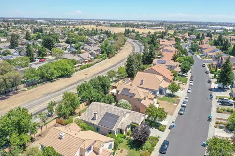 View/Area - 613 Edenderry Dr, Vacaville, CA 95688 photo 2 of 5